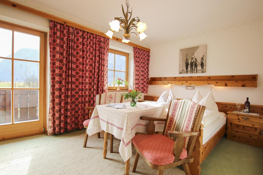 Haus Hohenwarter Otel Lofer Oda fotoğraf